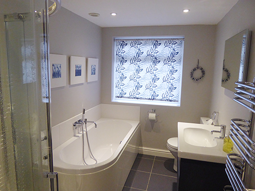 Highwood Bathroom - Holidays in Looe Cornwall